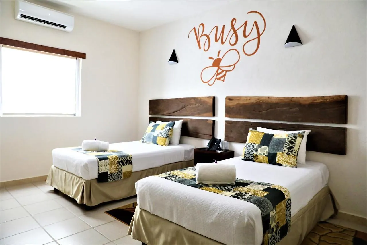 ***  Hotel 12 Bees By Kavia プレヤデルカーメン メキシコ